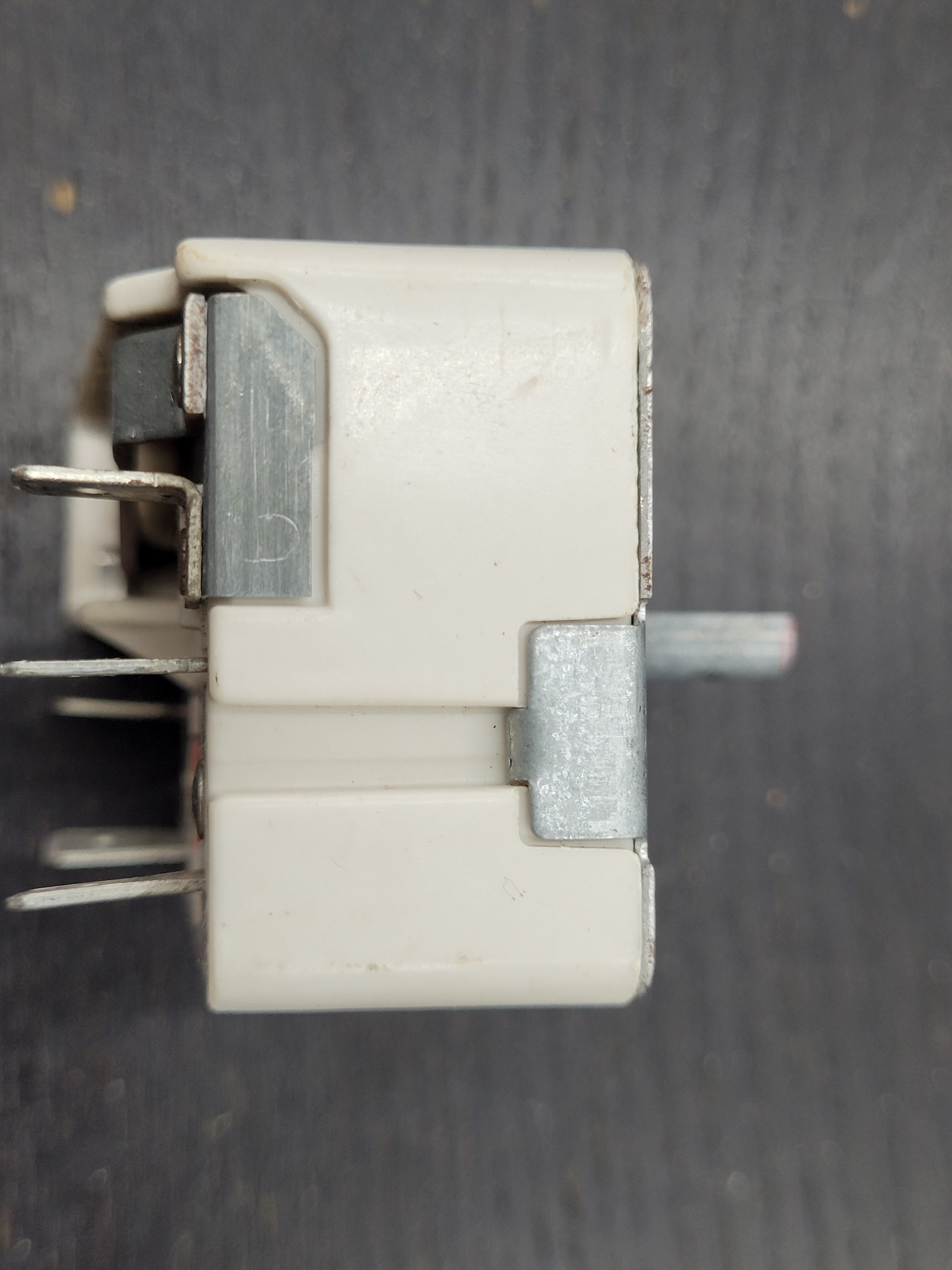 Whirlpool Stove Surface Element Control Switch 7403P372-60 Whirlpool Stove Surface Element Control Switch 7403P372-60